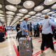 Varias personas con maletas en la terminal T4 del aeropuerto Adolfo Suárez Madrid-Barajas, a 30 de agosto de 2024, en Madrid (España).    Alberto Ortega - Europa Press