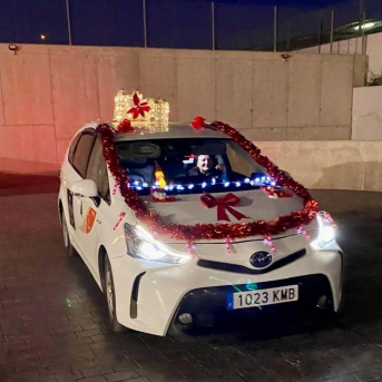 Gracias a esta actuación, 80 mayores podrán disfrutar de una jornada especial recorriendo las calles de la ciudad para contemplar la iluminación y decoración navideñas AYUNTAMIENTO DE MURCIA