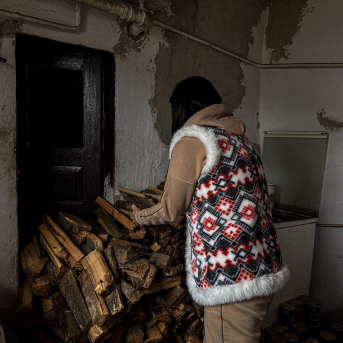 Una mujer ucraniana residente en la provincia de Mikolaiv en medio del invierno y ante la invasión desatada por Rusia en febrero de 2022 ANASTASIIA HAVIUK/WORLD VISION