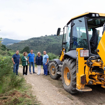 El servicio de palas de Desarrollo Rural mejora este año 90 kilómetros en nueve municipios cántabros El servicio de palas de Desarrollo Rural mejora este año 90 kilómetros en nueve municipios cántabros