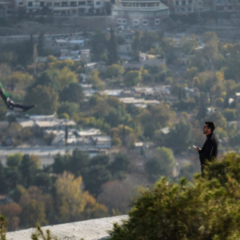 Un hombre cerca de una bandera de Siria en la capital, Damasco (archivo) Moawia Atrash/dpa Un hombre cerca de una bandera de Siria en la capital, Damasco (archivo) Moawia Atrash/dpa