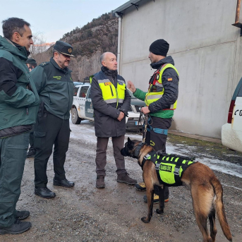 Parte del equipo de rescate tras el alud caído este lunes en la zona del balneario de Panticosa (Huesca) DELEGACIÓN DEL GOBIERNO EN ARAGÓN Parte del equipo de rescate tras el alud caído este lunes en la zona del balneario de Panticosa (Huesca) DELEGACIÓN DEL GOBIERNO EN ARAGÓN
