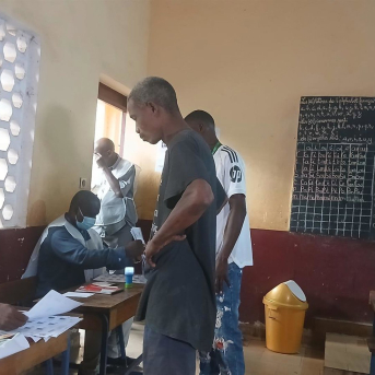 Un colegio electoral en la capital de Guinea, Conakry, durante las elecciones presidenciales del 28 de diciembre de 2025, las primeras desde el golpe de Estado de 2021 (archivo) Europa Press/Contacto/Zhang Jian