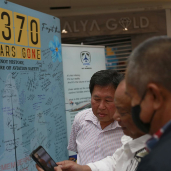 Un memorial para conmemorar a los pasajeros del vuelo MH370 una década después de su desaparición  Europa Press/Contacto/Supian Ahmad