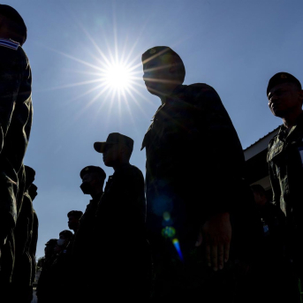 Soldados tailandeses durante una ceremonia en memoria de dos militares fallecidos en combate Europa Press/Contacto/Adryel Talamantes