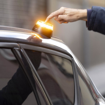 Baliza V16 de emergencia para vehículos Eduardo Parra - Europa Press Baliza V16 de emergencia para vehículos Eduardo Parra - Europa Press