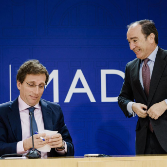 El alcalde de Madrid, José Luis Martínez-Almeida (i), y el delegado de Área de Gobierno de Urbanismo, Medio Ambiente y Movilidad, Borja Carabante (d), durante una rueda de prensa, en el Palacio de Cibeles Carlos Luján - Europa Press El alcalde de Madrid, José Luis Martínez-Almeida (i), y el delegado de Área de Gobierno de Urbanismo, Medio Ambiente y Movilidad, Borja Carabante (d), durante una rueda de prensa, en el Palacio de Cibeles Carlos Luján - Europa Press