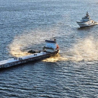 La Guardia Costera de Finlandia escolta a puerto al carguero 'Fitburg' POLICÍA DE FINLANDIA