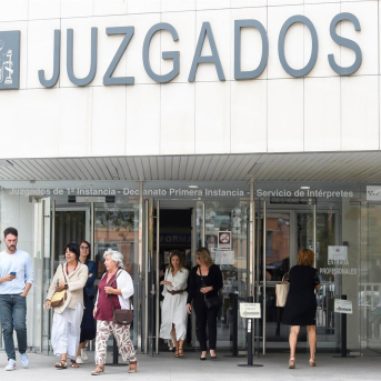 La asesora de Moncloa, Cristina Álvarez, a su llegada a declarar por el ‘caso Begoña Gómez’, en los Juzgados de Plaza de Castilla, a 10 de septiembre de 2025, en Madrid (España). Gustavo Valiente - Europa Press