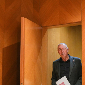 La presidenta de les Corts Valencianes, Llanos Massó, recibe al síndic de Compromís, Joan Baldoví , en Les Corts Valencianes, a 20 de noviembre de 2025, en Valencia, Comunidad Valenciana (España). Jorge Gil - Europa Press La presidenta de les Corts Valencianes, Llanos Massó, recibe al síndic de Compromís, Joan Baldoví , en Les Corts Valencianes, a 20 de noviembre de 2025, en Valencia, Comunidad Valenciana (España). Jorge Gil - Europa Press