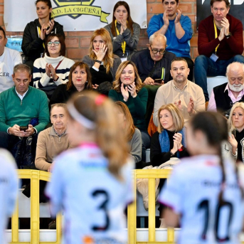 La candidata del PSOE a la Presidencia de Aragón, Pilar Alegría, asiste al XXIII Torneo de Reyes de Fútbol Sala Femenino en el barrio rural zaragozano de Monzalbarba. PSOE ARAGÓN