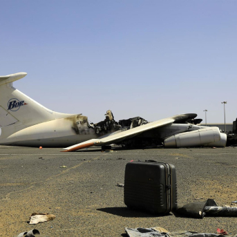 Imagen de archivo de un avión destruido en Jartum durante la guerra de Sudán  Europa Press/Contacto/Mohamed Khedir