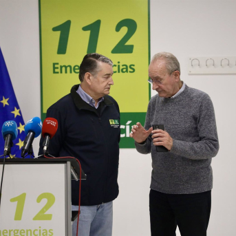 El alcalde de Málaga, Francisco de la Torre, y el consejero de Presidencia, Antonio Sanz. ALEX ZEA - EUROPA PRESS