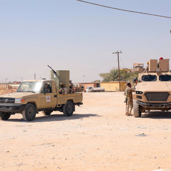 Las fuerzas respaldadas por Arabia Saudí custodian el aeropuerto de Riyan tras la retirada de los combatientes del Consejo de Transición del Sur en Mukalla, capital de la provincia de Hadramut, Yemen Europa Press/Contacto/Mohammed Mohammed Las fuerzas respaldadas por Arabia Saudí custodian el aeropuerto de Riyan tras la retirada de los combatientes del Consejo de Transición del Sur en Mukalla, capital de la provincia de Hadramut, Yemen Europa Press/Contacto/Mohammed Mohammed