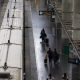 Viajeros en la Estación de Atocha durante la operación salida por el puente de la Constitución, a 5 de diciembre de 2025 Eduardo Parra - Europa Press