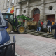 Ganaderos taponan con paja la Subdelegación del Gobierno en Ourense y concentran más tractores a la espera de respuestas