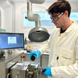Investigador en laboratorio GVA