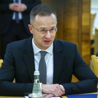 El ministro húngaro de Exteriores, Peter Szijjarto, durante una cita con su homólogo ruso, Sergei Lavrov, en Moscú. Europa Press/Contacto/Sergei Karpukhin