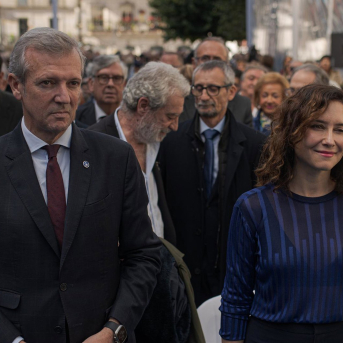 El presidente de la Xunta de Galicia, Alfonso Rueda, y la presidenta de la Comunidad de Madrid, Isabel Díaz Ayuso, durante el acto institucional de hermanamiento entre la Comunidad de Madrid y Galicia. Elena Fernández - Europa Press