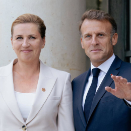 El presidente francés, Emmanuel Macron, recibe a la primera ministra danesa, Mette Frederiksen, en París.  Europa Press/Contacto/Alexis Sciard