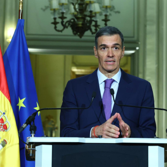 El presidente del Gobierno, Pedro Sánchez, interviene tras la reunión de la Coalición de Voluntarios que se celebra en el Palacio del Elíseo. Pool Moncloa/Fernando Calvo El presidente del Gobierno, Pedro Sánchez, interviene tras la reunión de la Coalición de Voluntarios que se celebra en el Palacio del Elíseo. Pool Moncloa/Fernando Calvo