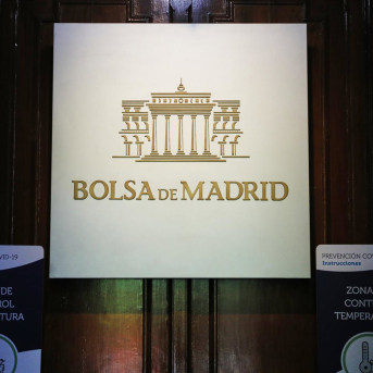 Logo de la Bolsa de Madrid en el interior del Palacio de la Bolsa Jesús Hellín - Europa Press