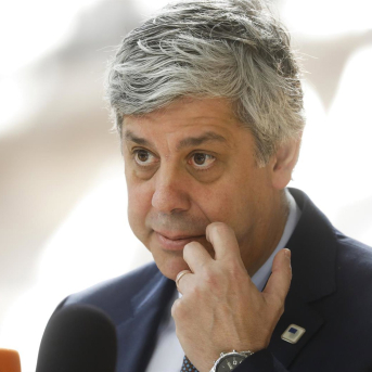 21 June 2019, Belgium, Brussels: President of the Eurogroup Mario Centeno speaks to media upon arrival to attend the second day of the EU summit meeting. Photo: Thierry Roge/BELGA/dpa Thierry Roge/BELGA/dpa