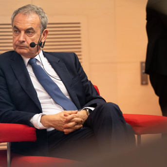 El expresidente del Gobierno José Luis Rodríguez Zapatero interviene durante una jornada dedicada a las políticas de diversidad e inclusión en Asturias (Archivo)