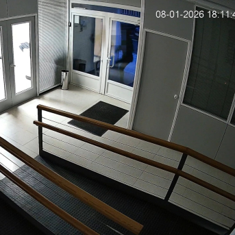 Imagen del ataque violento a la sede del PSOE en Guadalajara. PSOE