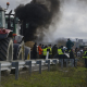 Tractoristas mantienen bloqueada la A-52 más de 24 horas contra el acuerdo UE-Mercosur