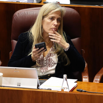 La consejera de Economía, Hacienda y Empleo de la Comunidad de Madrid, Rocío Albert, durante el debate de los Presupuestos de 2026, en la Asamblea de Madrid, a 18 de diciembre de 2025, en Madrid (España).  Alejandro Martínez Vélez - Europa Press