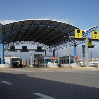 El Port de Tarragona vuelve a la actividad tras el fin del bloqueo de los agricultores El Port de Tarragona vuelve a la actividad tras el fin del bloqueo de los agricultores