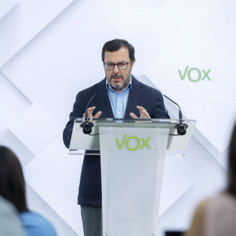 El portavoz de Vox, José Antonio Fúster, durante una rueda de prensa tras la reunión del Comité de Acción Política de Vox, en la sede del partido, a 15 de julio de 2024, en Madrid (España).  Alberto Ortega - Europa Press