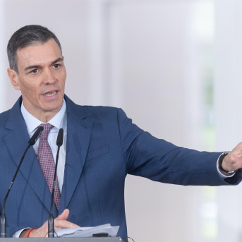El presidente del Gobierno, Pedro Sánchez, ofrece una rueda de prensa tras recibir al primer ministro de Grecia, Kyriákos Mitsotákis, en La Moncloa, a 12 de enero de 2026, en Madrid (España). Eduardo Parra - Europa Press