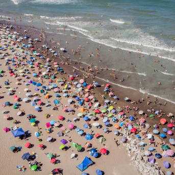 Vista aérea de una playa en Mar del Plata, Argentina Diego Izquierdo/telam/dpa Vista aérea de una playa en Mar del Plata, Argentina Diego Izquierdo/telam/dpa