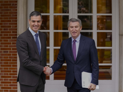 El presidente del Gobierno, Pedro Sánchez y el líder del PP, Alberto Núñez Feijóo en una reunión en La Moncloa en 2025. PARTIDO POPULAR