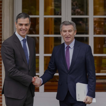 El presidente del Gobierno, Pedro Sánchez y el líder del PP, Alberto Núñez Feijóo en una reunión en La Moncloa en 2025. PARTIDO POPULAR