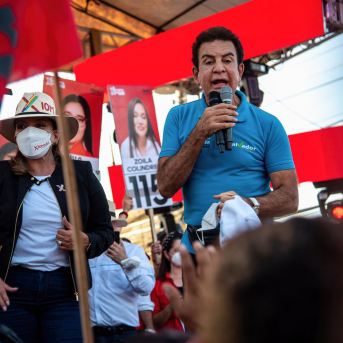 Salvador Nasralla, candidato del Partido Liberal de Honduras, en un acto electoral. Europa Press/Contacto/Seth Sidney Berry