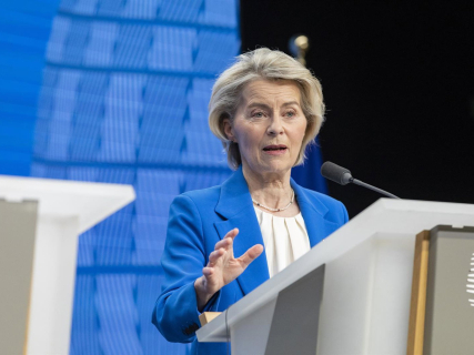 La presidenta de la Comisión Europea, Ursula von der Leyen, en la última cumbre europea celebrada en Bruselas.  Europa Press/Contacto/Nicolas Landemard