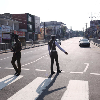 Imagen de archivo de varios agentes de la Policía de Sri Lanka. Pradeep Dambarage/ZUMA Wire/dpa