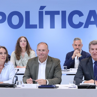 La Vicesecretaria general de Regeneración Institucional del Partido Popular, cuca Gamarra, el secretario general del PP, Miguel Tellado, y  presidente del Partido Popular, Alberto Núñez Feijóo. Marta Fernández - Europa Press