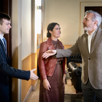 El presidente del Gobierno de Aragón, Jorge Azcón, recibe a responsables de la empresa Multiverse Computing. FABIAN SIMON/GOBIERNO DE ARAGÓN