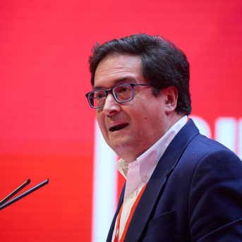 El secretario general del PSOE-M y ministro para la Transformación Digital y de la Función Pública, Óscar López. Jesús Hellín - Europa Press