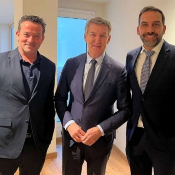 De izquierda a derecha, Ricardo Carbonell (ASP), Alberto Núñez Feijoo (PP) y Josep Buixeda (ASP) ASP