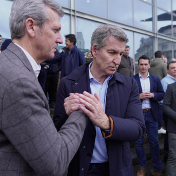 Rueda y Feijóo, durante la Interparlamentaria popular que tuvo lugar en A Coruña el pasado fin de semana.  Gustavo de la Paz - Europa Press