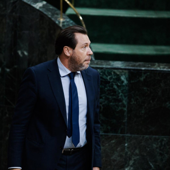El ministro de Transportes y Movilidad Sostenible, Óscar Puente, durante una sesión plenaria Carlos Luján - Europa Press