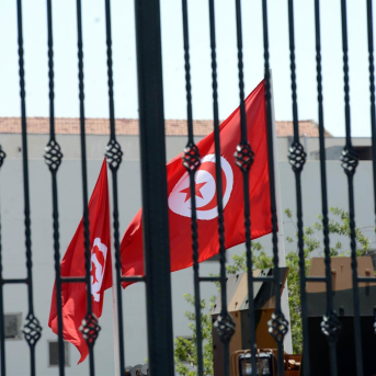 Manifestantes se concentran frente a la fachada del Parlamento tunecino Europa Press/Contacto/Chokri Mahjoub