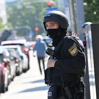 Un agente de la Policía de Alemania durante una operación en el sur del país. Peter Kneffel/dpa