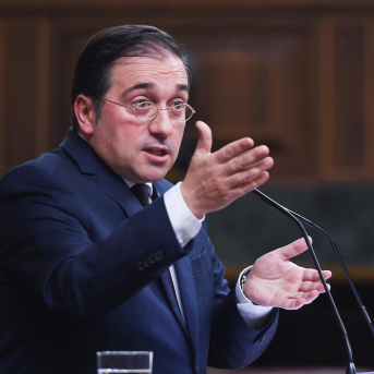 Albares tacha a Rufián de matón y le afea que use el Pleno solo para un corte en Twitter