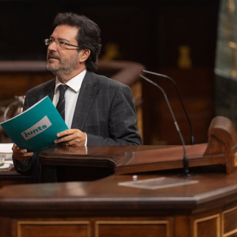 El diputado de Junts Isidre Gavin interviene durante una sesión plenaria en el Congreso de los Diputados, a 12 de febrero de 2025, en Madrid (España). Eduardo Parra - Europa Press